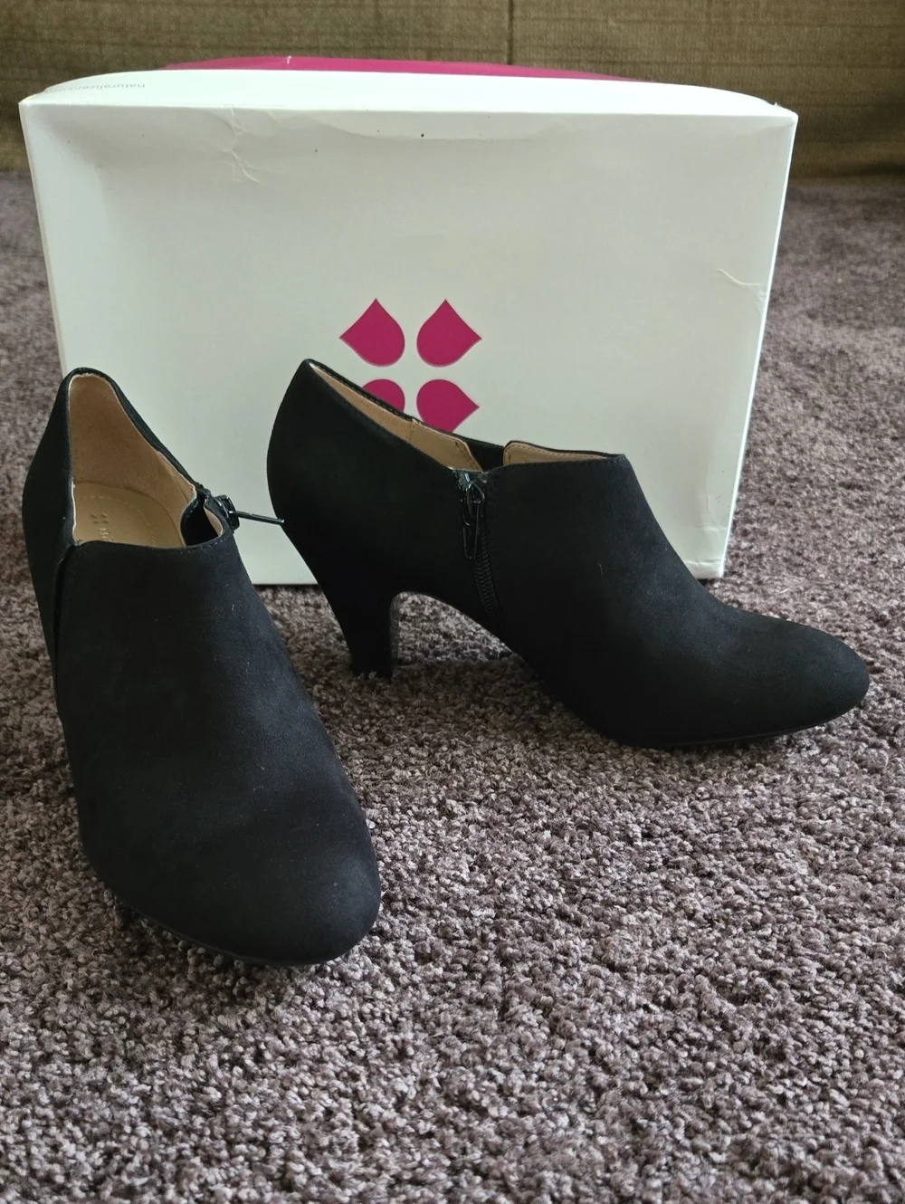 NEW Naturalizer Black Heeled Booties 8 M